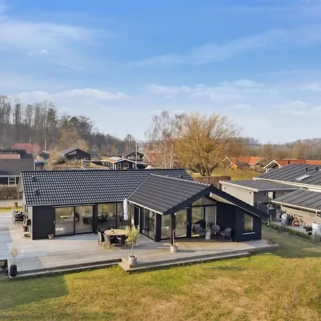 Viveke - 10m From The Sea By Interhome
